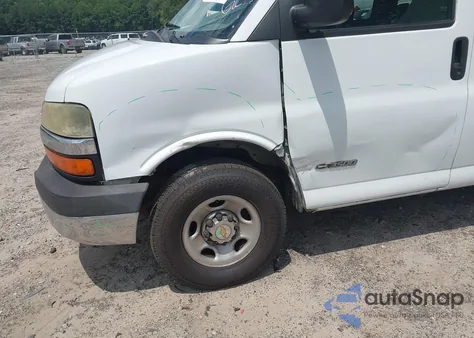 2004 Chevrolet Express z USA, uszkodzony, nr VIN 1GAHG39U841130543